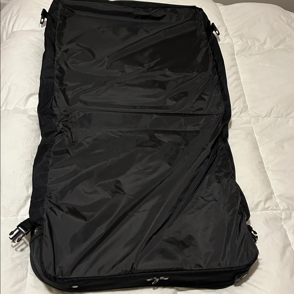 Samsonite Large Travel Garment bag expandable with adjustable strap